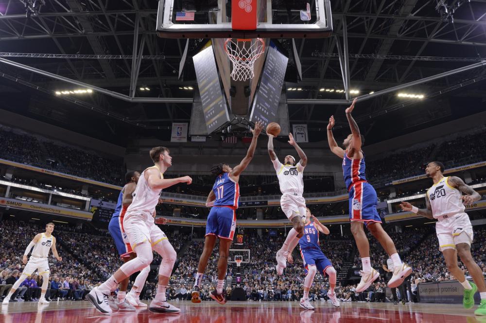 和6个篮板 和6个篮板