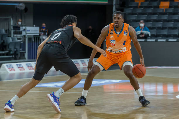 神一场鬼几场！湖人二队后场得分手的稳定性实在是太差了一些？